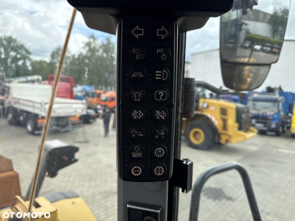 Caterpillar CAT 962M - 16