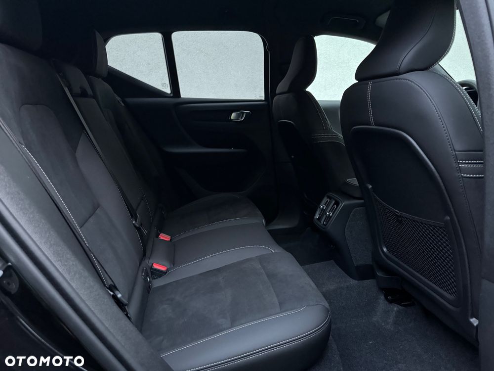 Volvo XC 40 B3 B DKG Plus Black Edition - 14