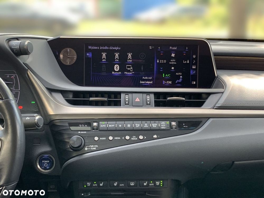 Lexus ES 300h Omotenashi - 18