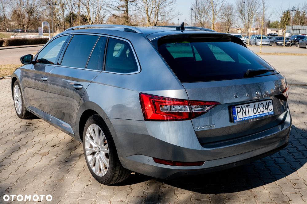 Skoda Superb 2.0 TDI DSG Premium Edition - 29