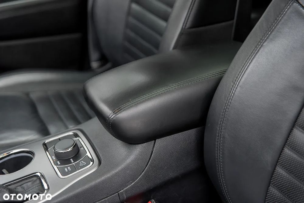 Jeep Grand Cherokee - 33