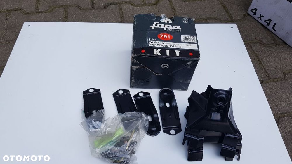 Stopy Bagażnika  VW GOLF 4 ,Bora po 98-   5 dzwi  FA/STOPY/791