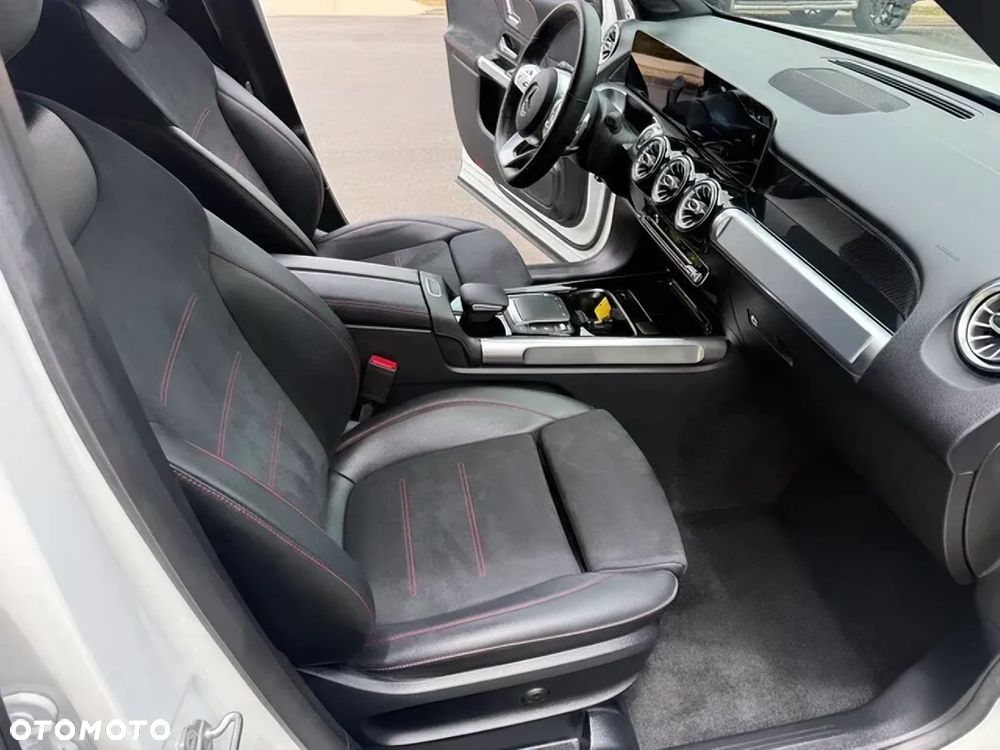 Mercedes-Benz GLB - 12