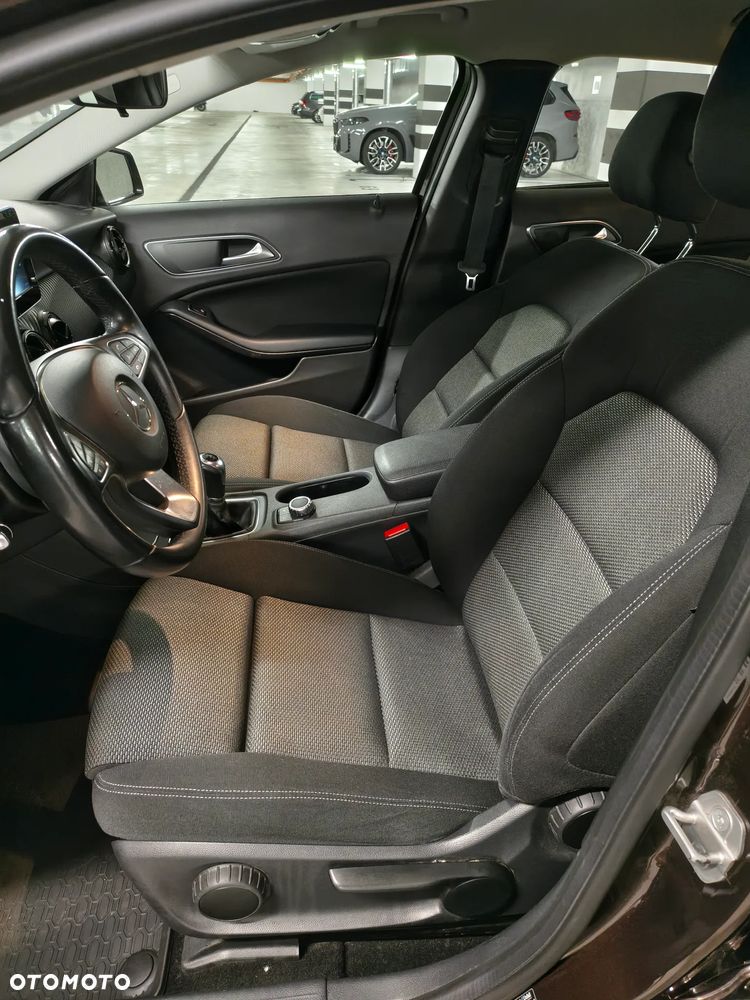 Mercedes-Benz GLA 180 - 8