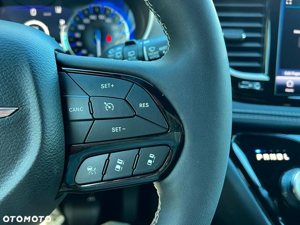 Chrysler Pacifica - 16