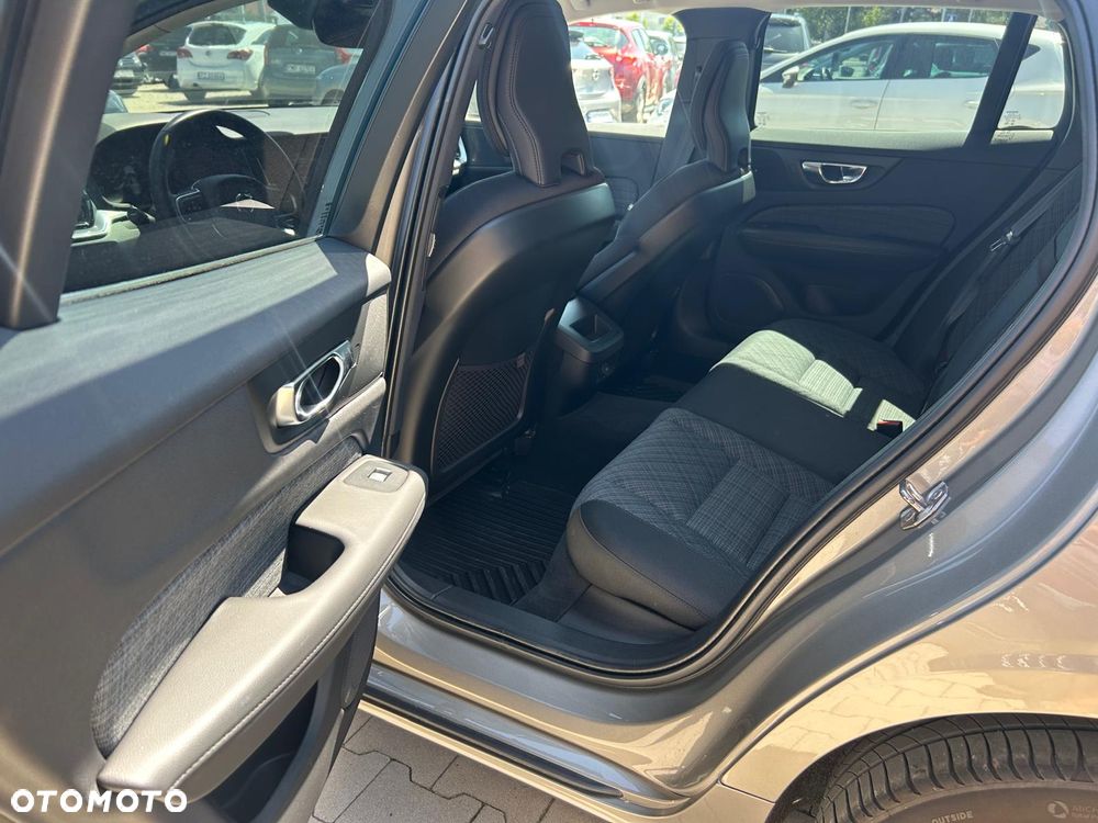 Volvo V60 B4 D Plus Dark - 19