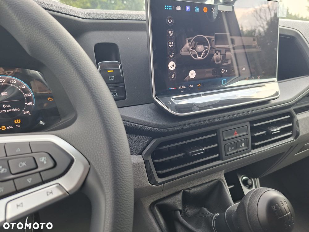 Volkswagen Crafter 35 Furgon z wysokim dachem silnik: 2,0 l EU6 177 KM / skrzynia biegów: manualna 6-biegowa rozstaw osi: 4490 mm - 17