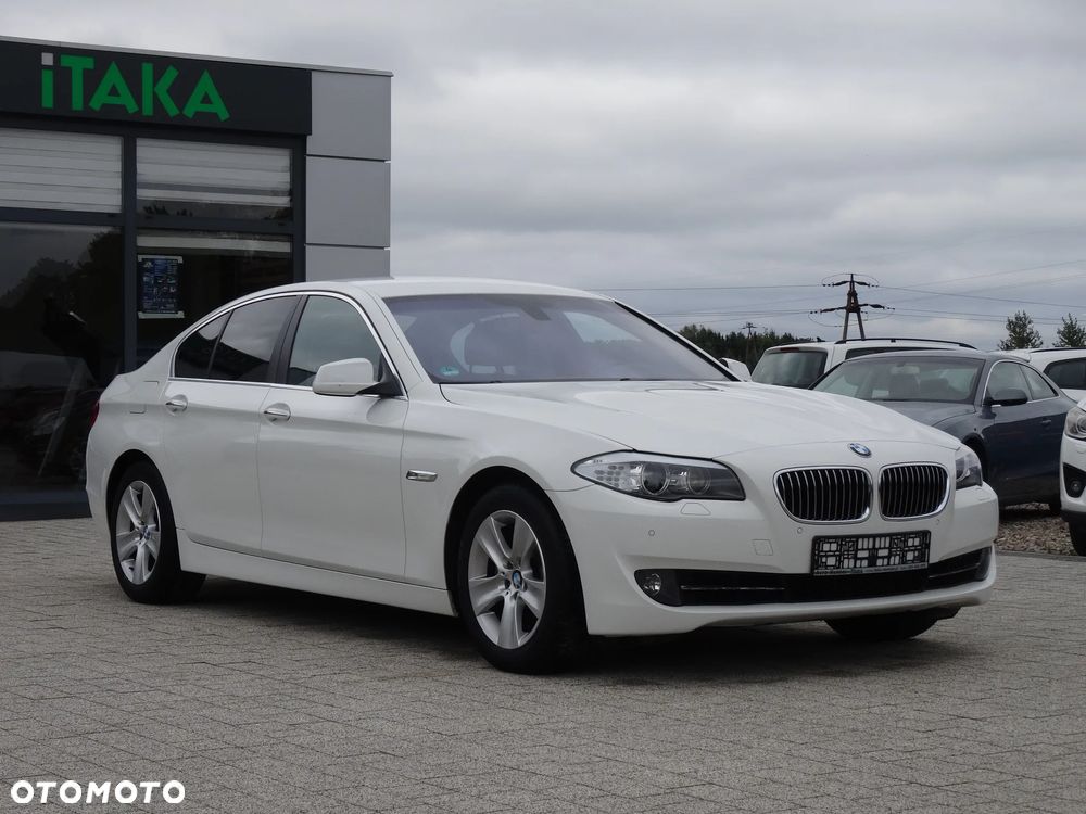 BMW Seria 5 520i Sport-Aut - 2