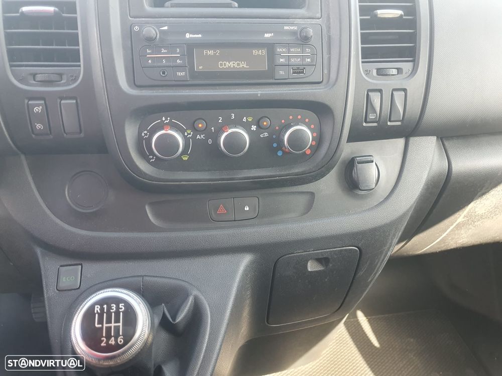 Renault Trafic 2.0 dCi 120cv - 2 Portas Laterais - 9
