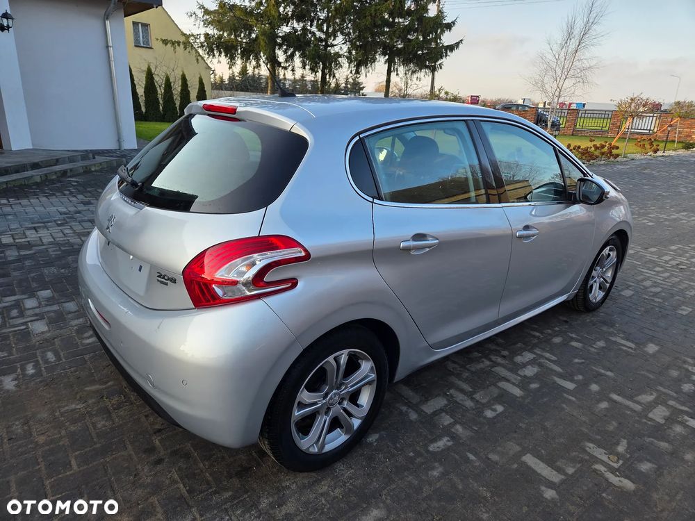 Peugeot 208 - 13