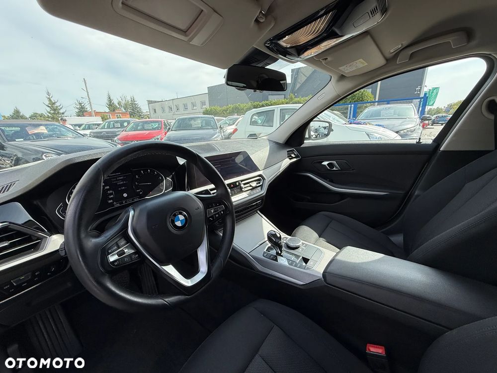 BMW Seria 3 318i - 11