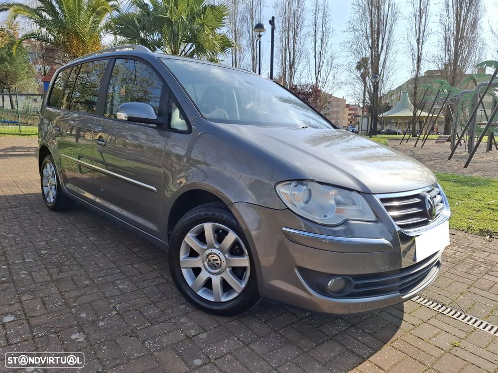 VW Touran 2.0 TDI Highline 7L - 1
