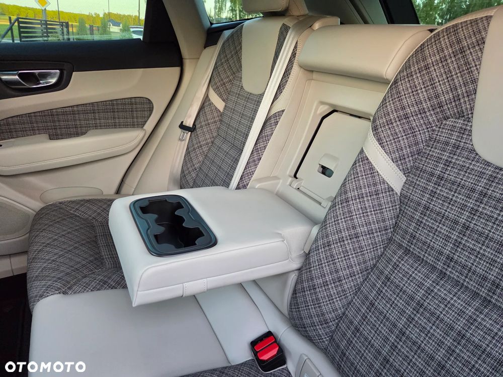 Volvo XC 60 B4 D AWD Momentum Pro - 30