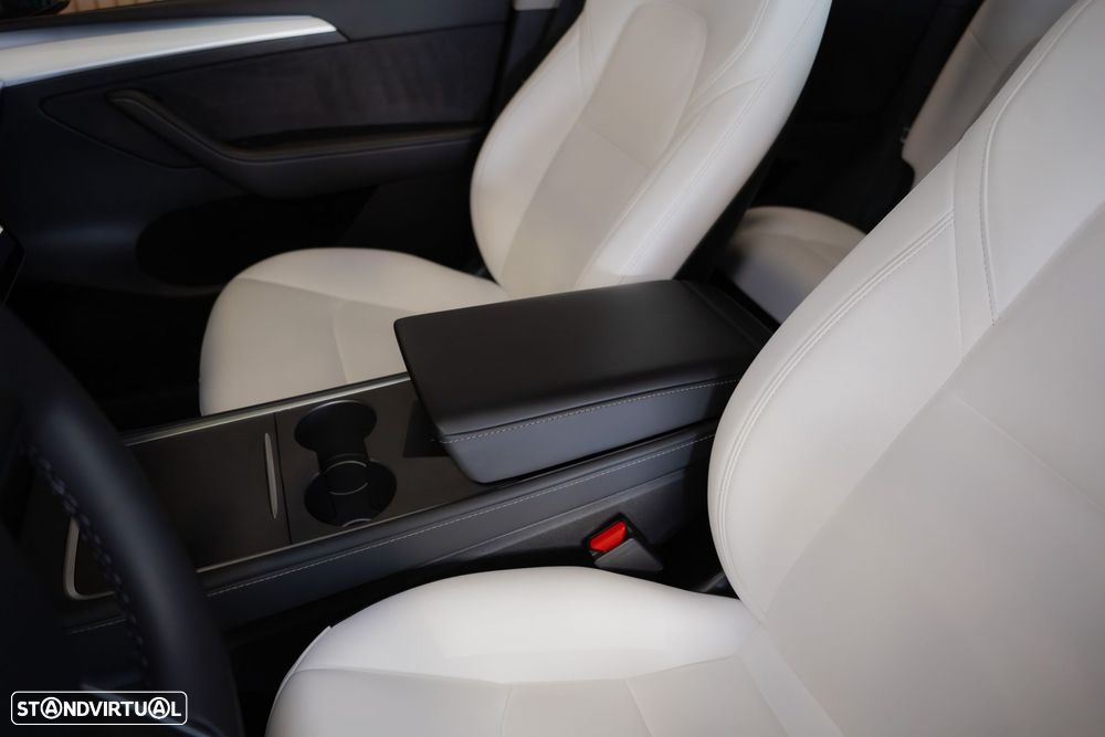 Tesla Model Y Long Range Dual Motor AWD - 29