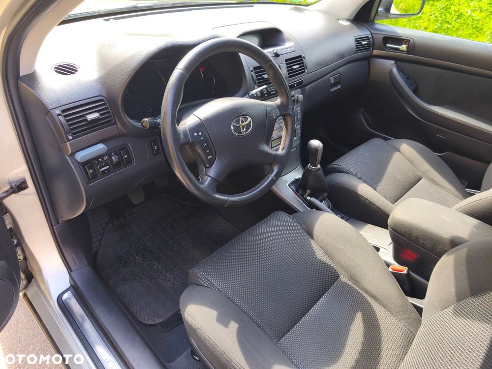 Toyota Avensis 2.0 VVT-i Sol - 9