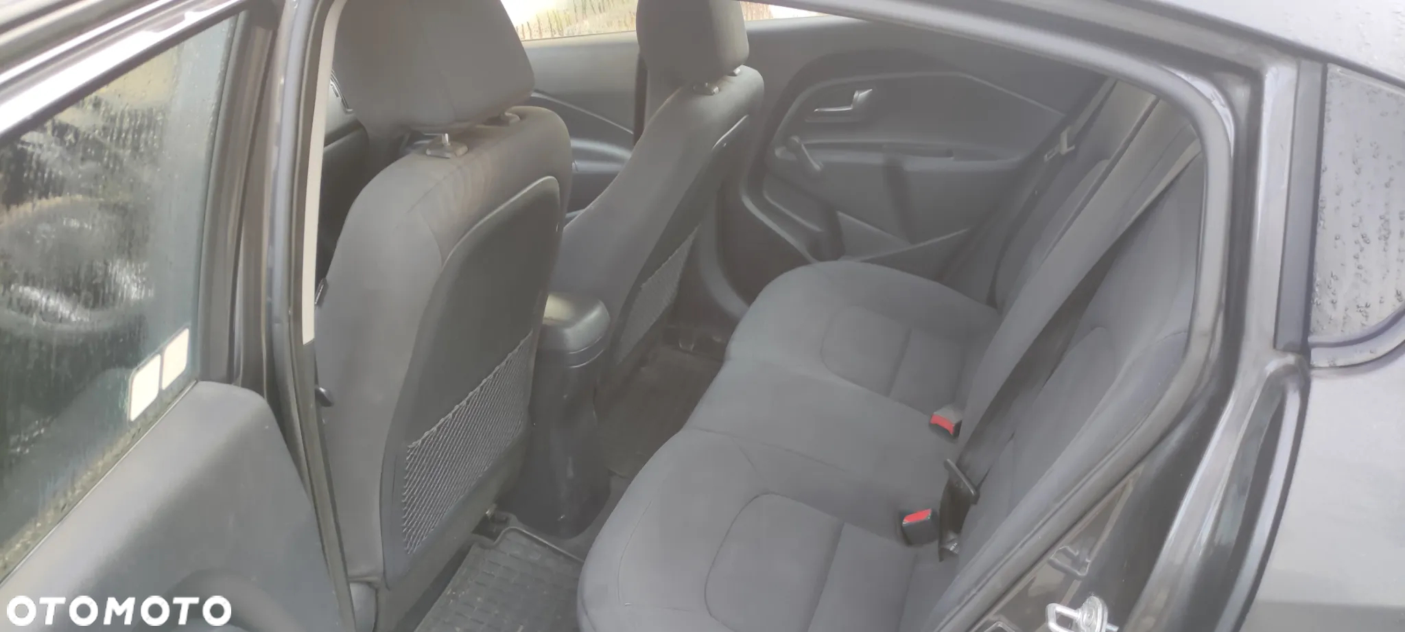 Kia Rio 1.4 M - 10