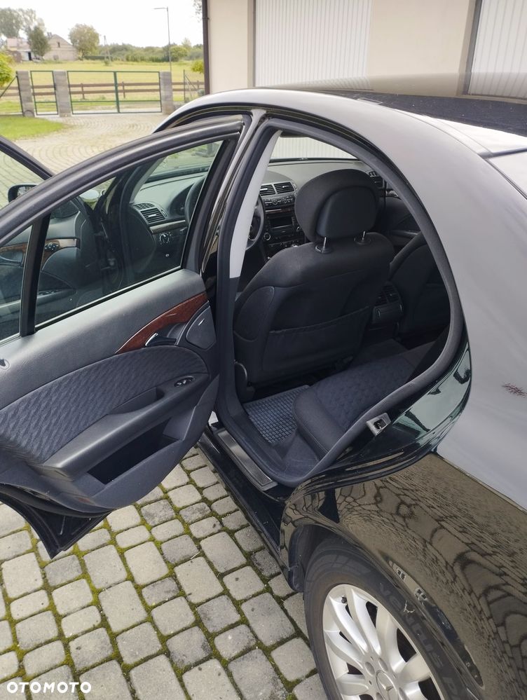 Mercedes-Benz Klasa E 280 4Matic Automatik Classic - 14