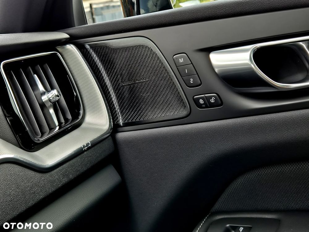 Volvo XC 60 T6 AWD Ultra Black Edition - 16