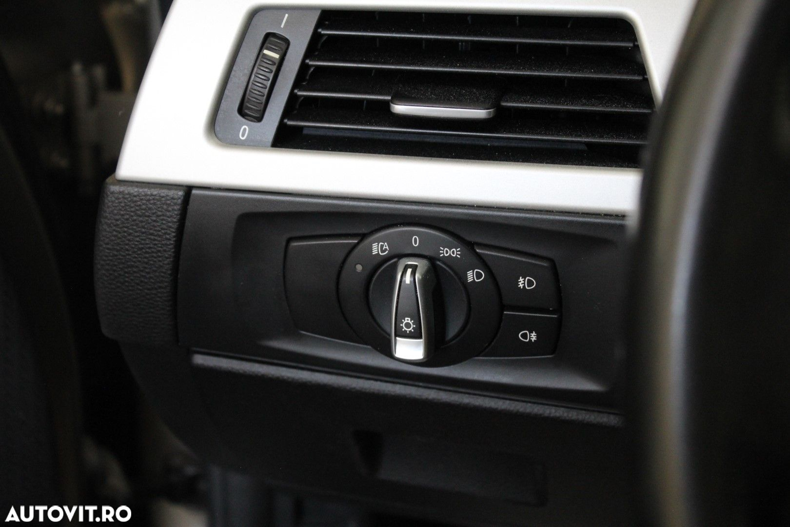 BMW Seria 3 318i Touring - 15