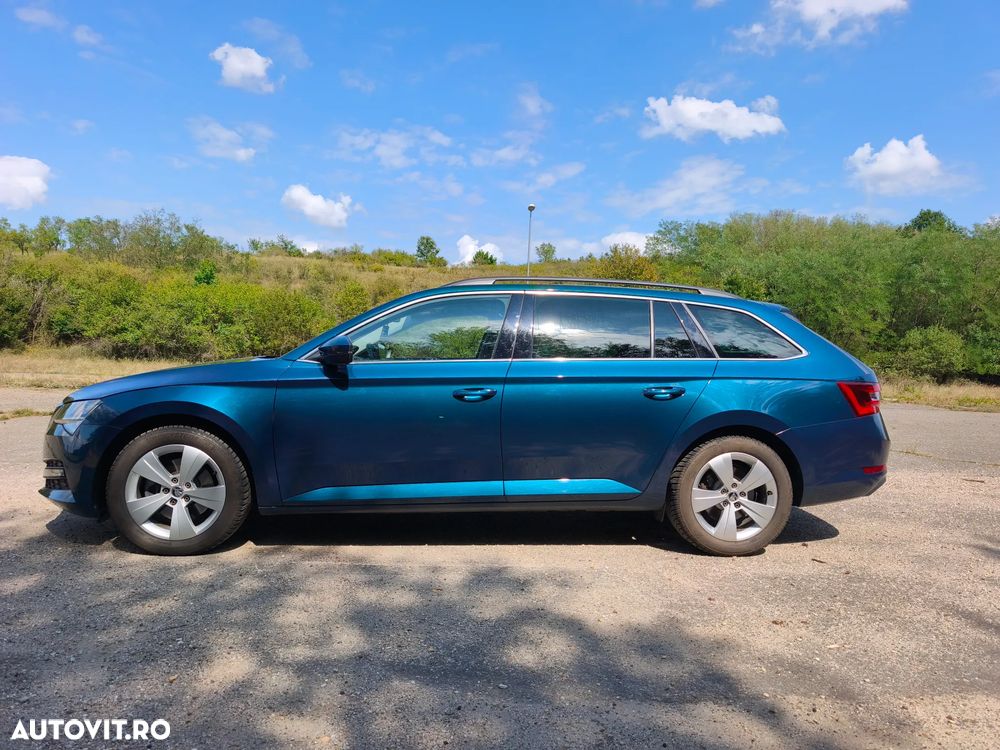 Skoda Superb Combi 2.0 TDI DSG Ambition - 2