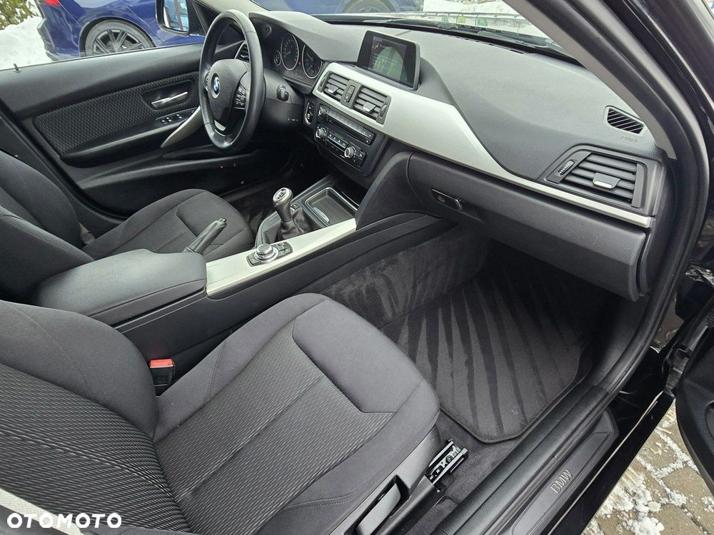 BMW Seria 3 318d - 11