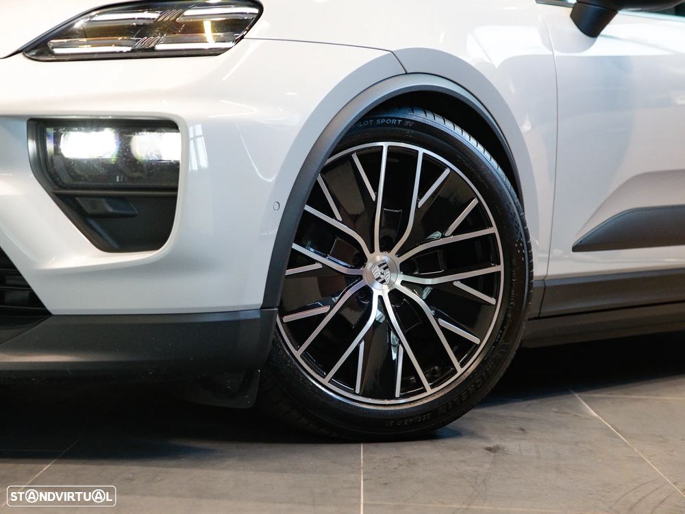 Porsche Macan Electric 4 - 39
