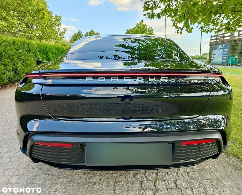 Porsche Taycan Performance Plus - 32