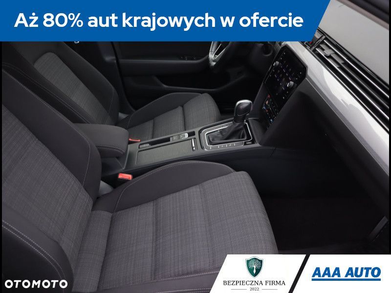 Volkswagen Passat - 11