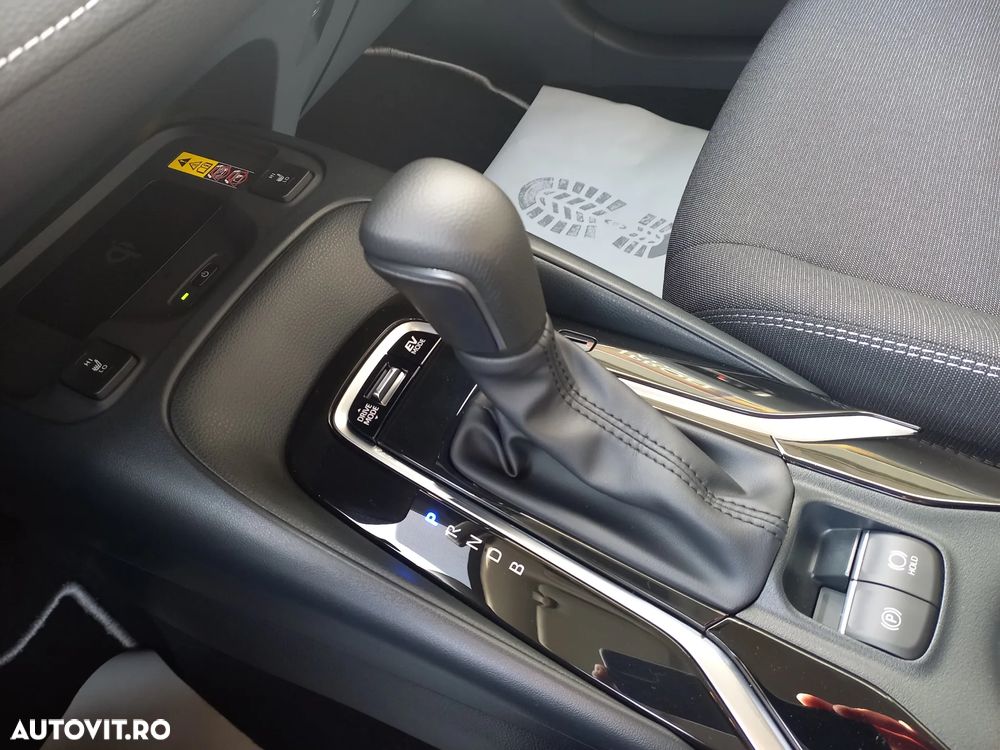 Toyota Corolla Sedan 1.8 HSD Business - 27