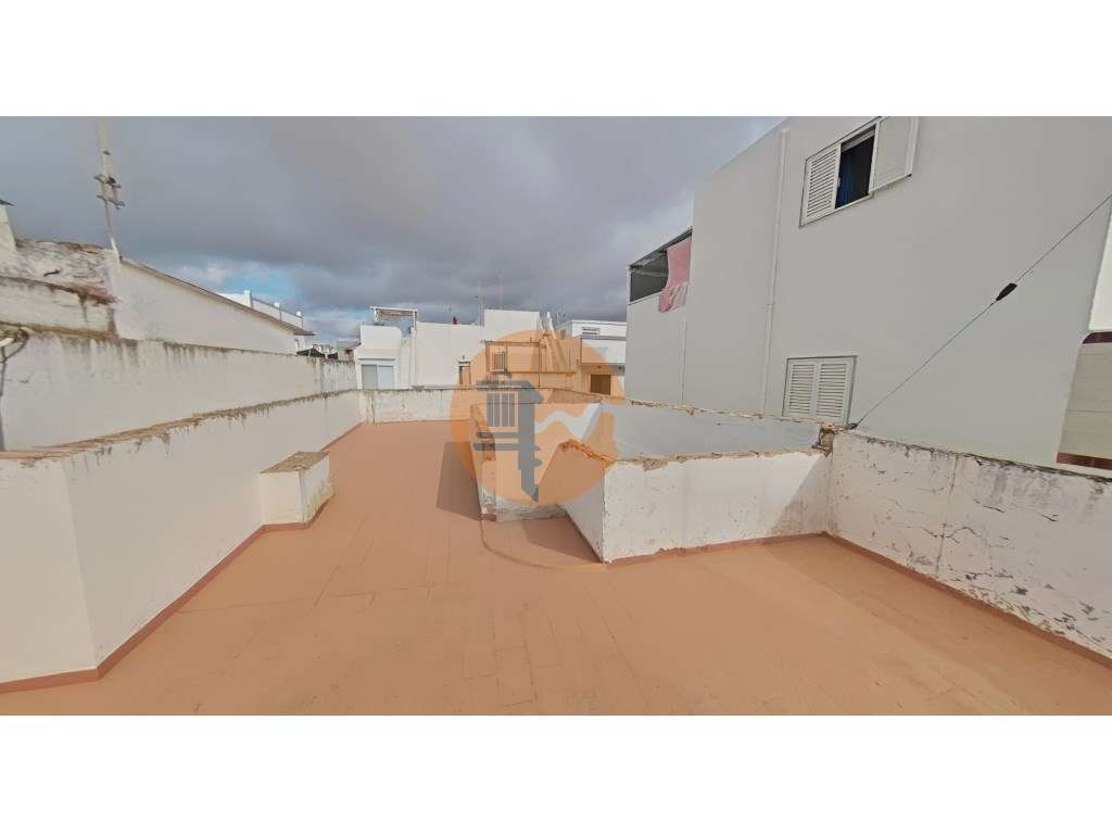 Moradia para renovar com terraço - excelente investimento em Olhão - Grande imagem: 3/28