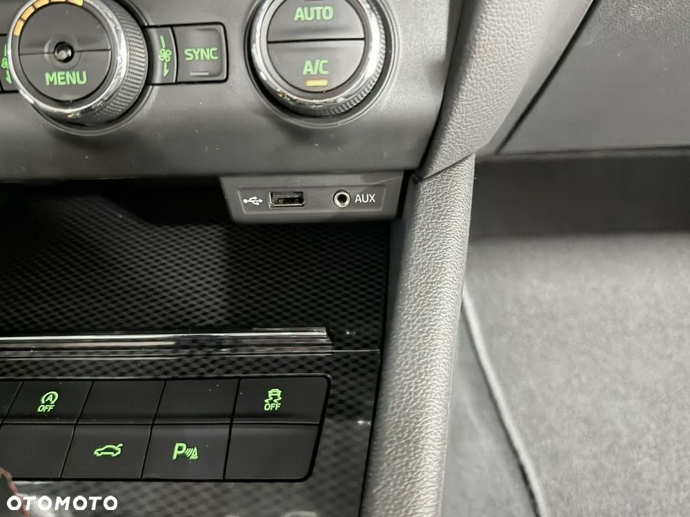 Skoda Octavia 2.0 TDI RS Challenge DSG - 24