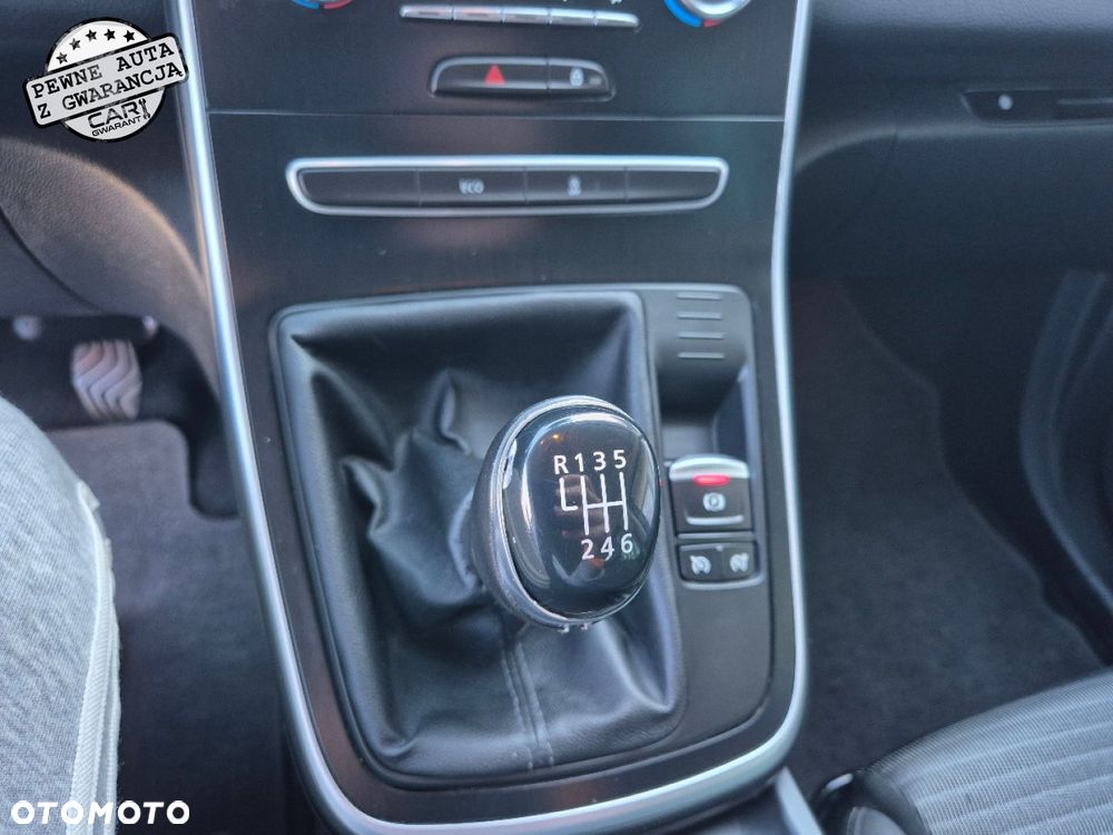 Renault Grand Scenic - 32