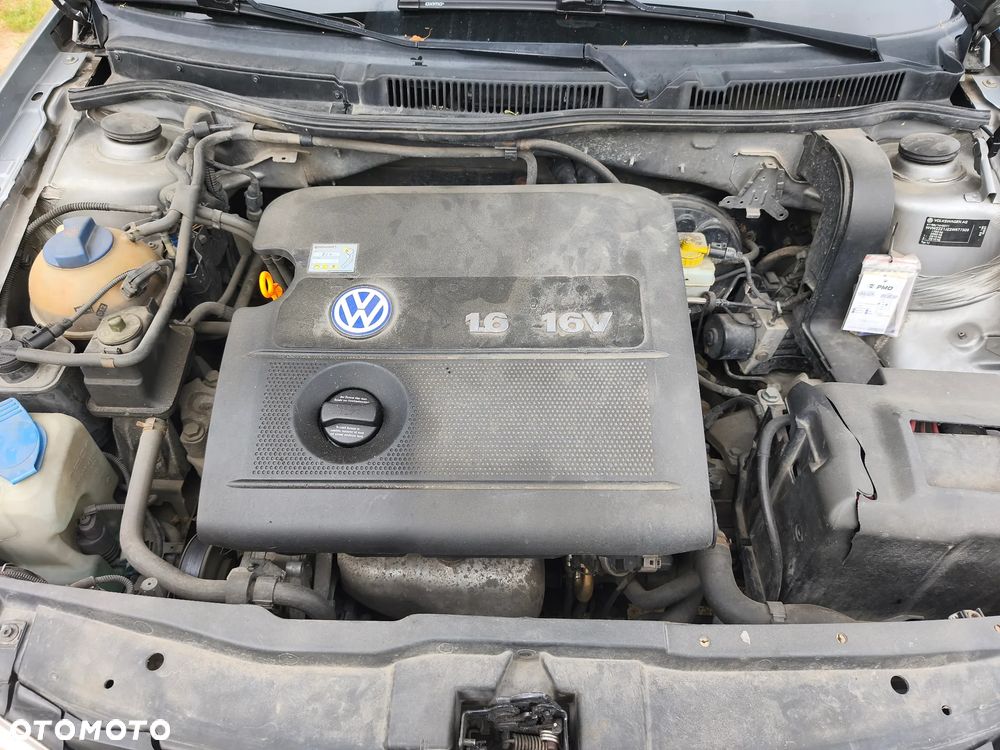 Volkswagen Golf 1.6 Comfortline - 11