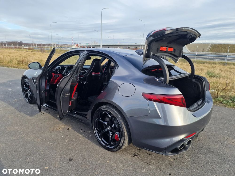 Alfa Romeo Giulia 2.9 V6 Bi-Turbo AT8 Quadrifoglio - 39