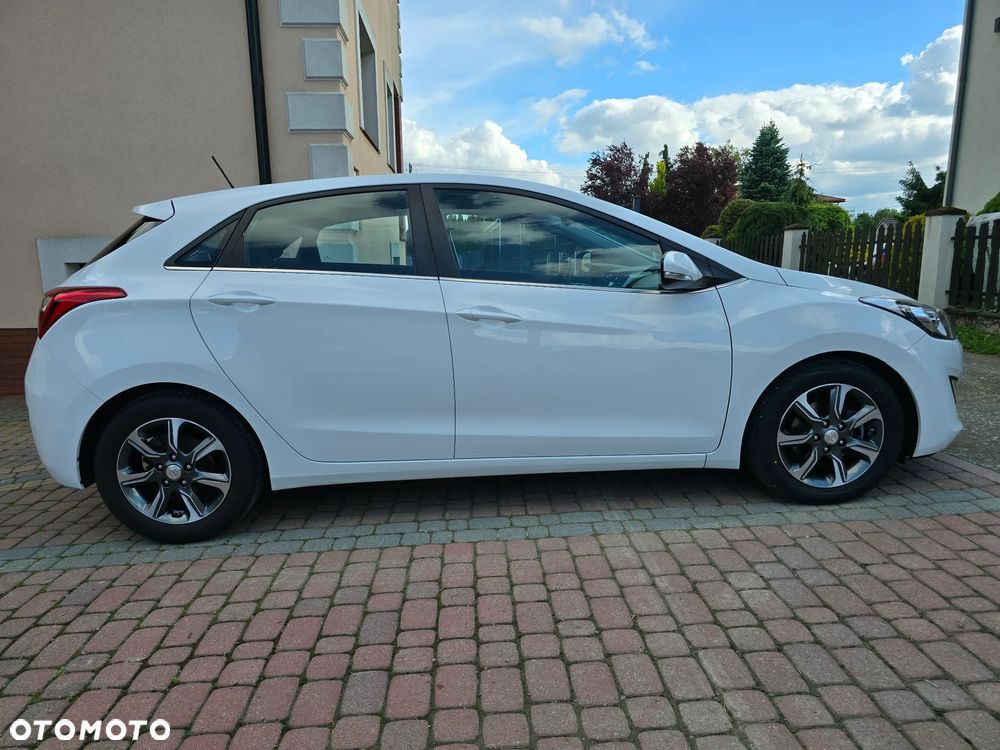 Hyundai i30 blue 1.6 GDI YES Gold - 16