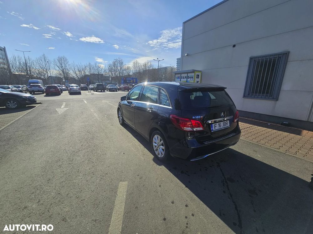 Mercedes-Benz EQB - 5