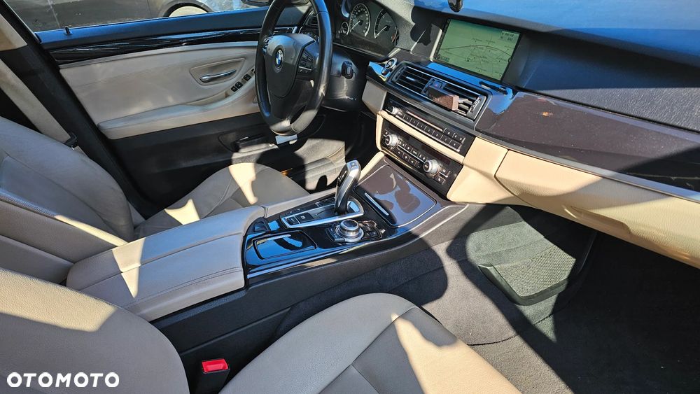 BMW Seria 5 525d xDrive - 21