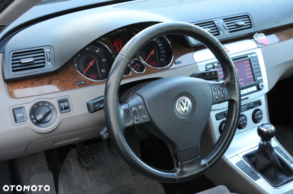 Volkswagen Passat 2.0 TDI DPF Highline - 15