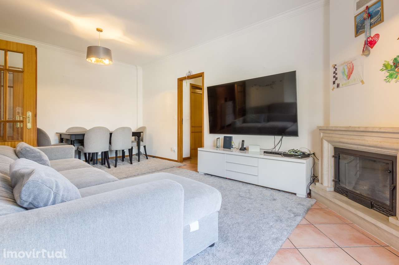 Quinta do Conde - Apartº 1º andar de 3 assoalhadas - c/ arrecadação. - Grande imagem: 2/15