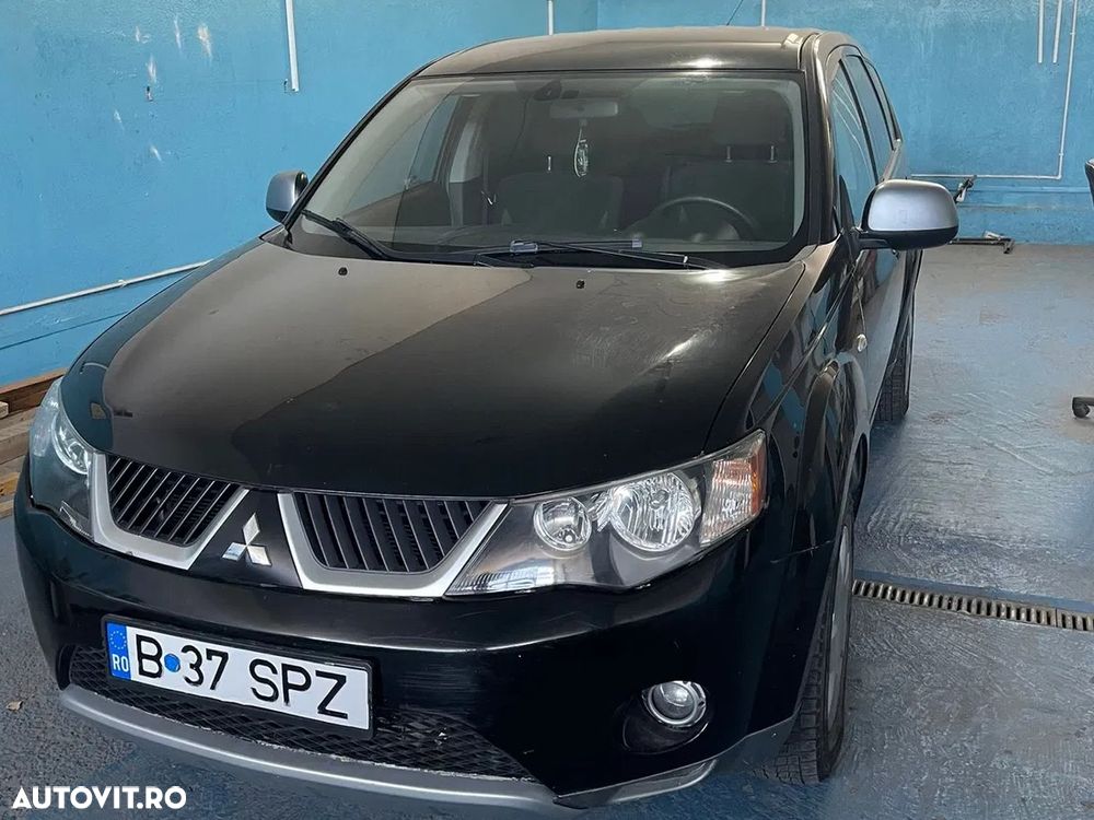 Mitsubishi Outlander 2.0 DI-D Instyle+ - 1