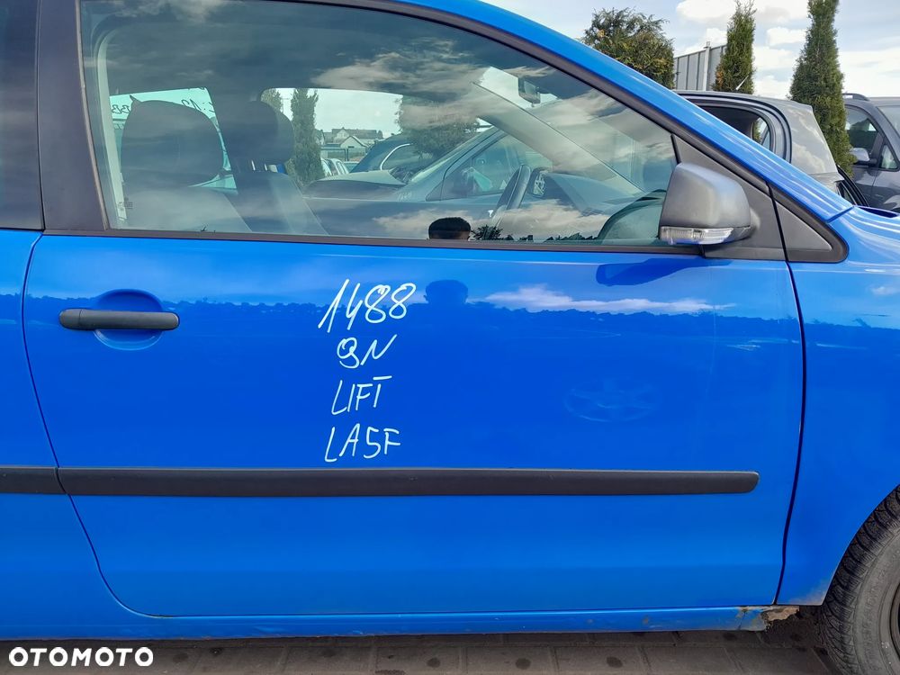 VW POLO 9N LIFT 3 DRZWI DRZWI PRAWE PRZEDNIE PRAWY PRZÓD KOLOR: LA5F - 1