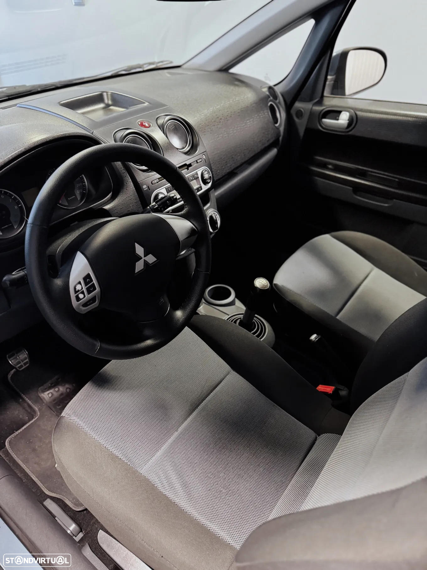 Mitsubishi Colt 1.1 Invite JLL - 5
