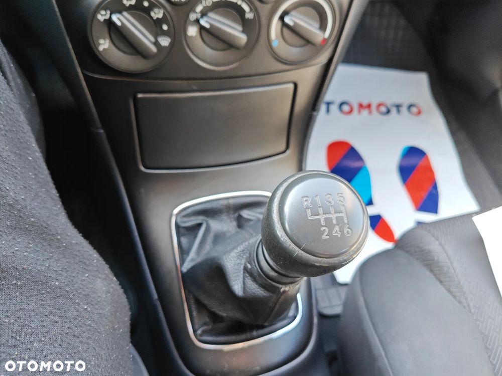 Toyota Avensis 2.0 D-4D Sol Premium - 24