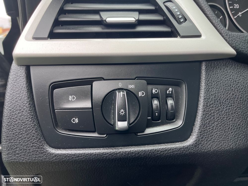 BMW 320 d Touring Aut. Sport Line - 23