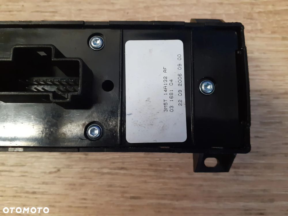PRZEŁĄCZNIK SZYB DRZWI KIEROWCY FORD FOCUS MK2 - 2