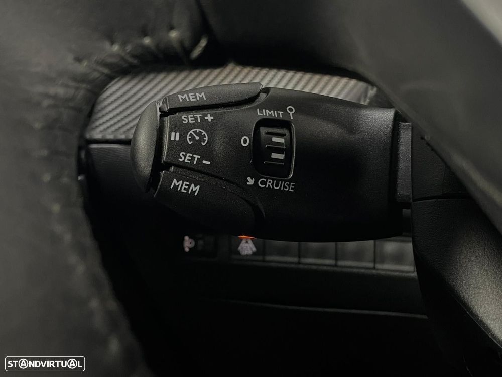 Peugeot 2008 1.2 PureTech Allure EAT8 - 12