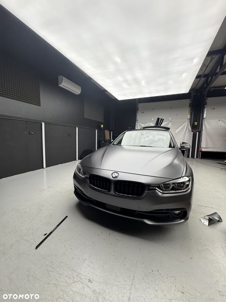 BMW Seria 3 320d Sport Line - 12