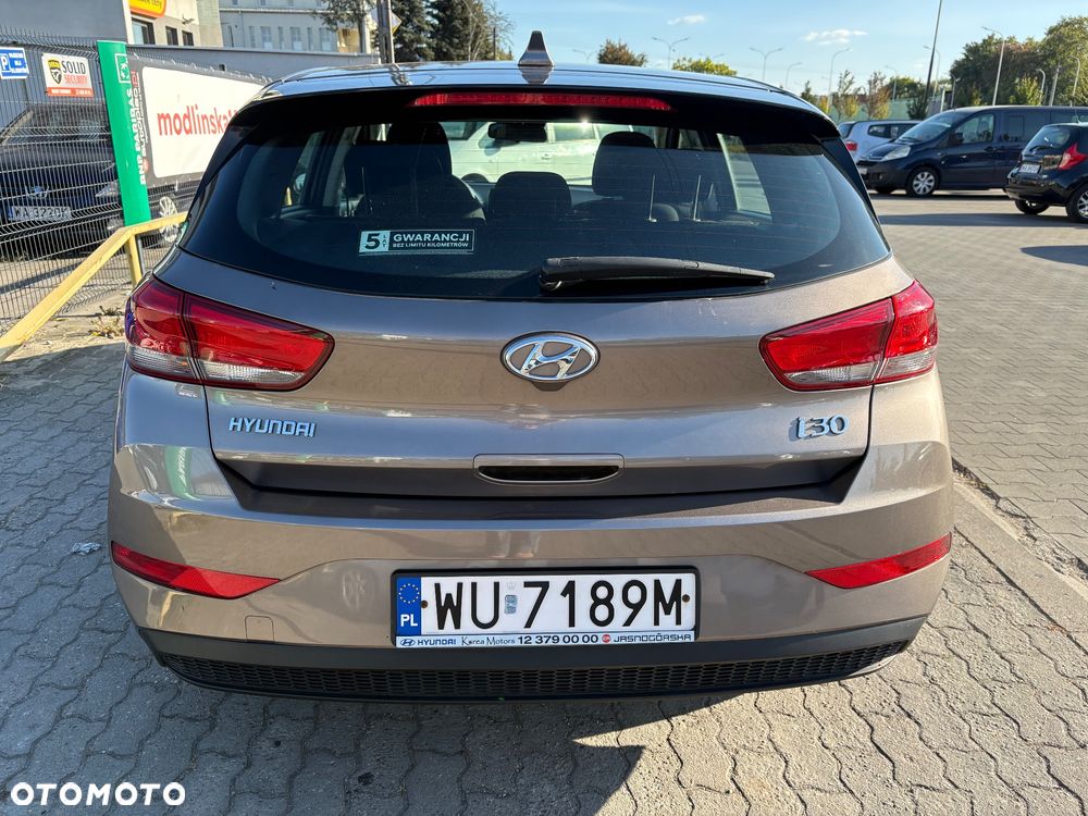 Hyundai i30 1.5 DPI Classic + - 8