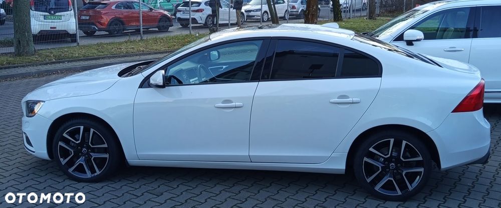 Volvo S60 T5 AWD R-Design - 5