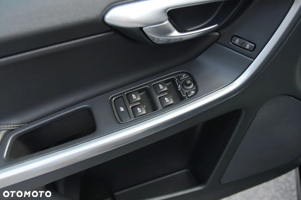 Volvo XC 60 D4 Momentum - 27